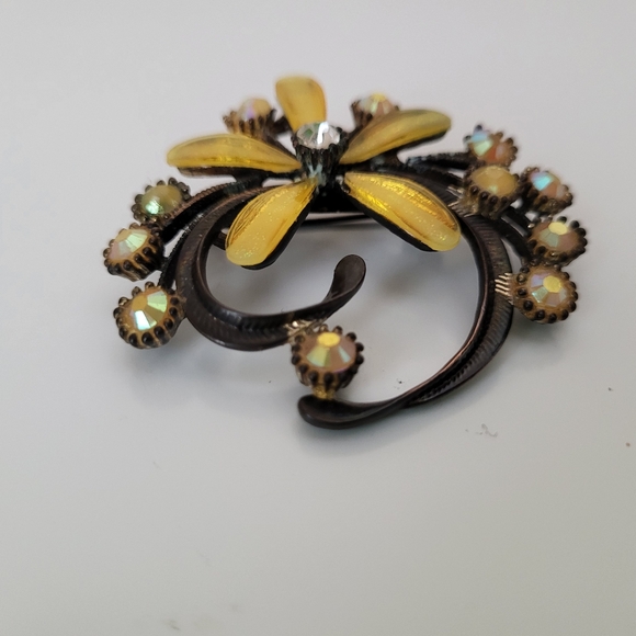 Vintage Lemon Yellow Glass and Aurora Borealis Stone Floral Brooch - Picture 14 of 16